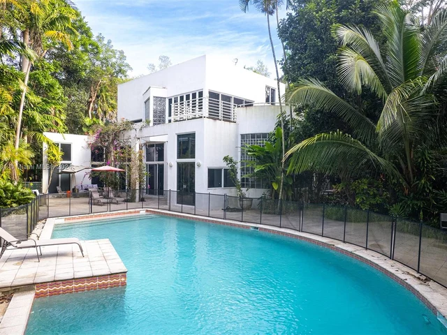 4994 Hammock Lake Dr, Coral Gables FL 33156