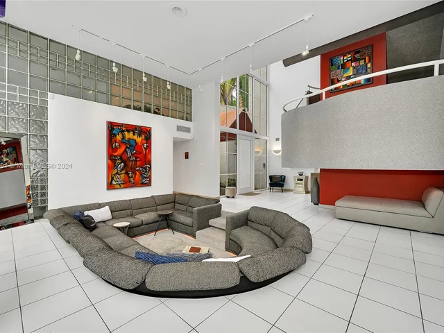 4994 Hammock Lake Dr, Coral Gables FL 33156