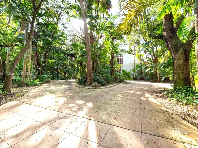 4994 Hammock Lake Dr, Coral Gables FL 33156