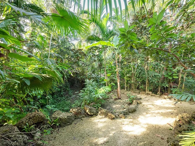 4994 Hammock Lake Dr, Coral Gables FL 33156