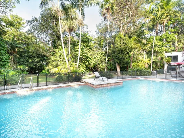 4994 Hammock Lake Dr, Coral Gables FL 33156