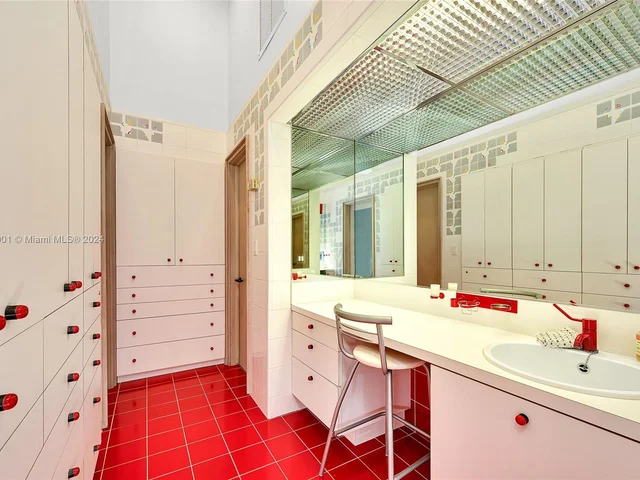 4994 Hammock Lake Dr, Coral Gables FL 33156