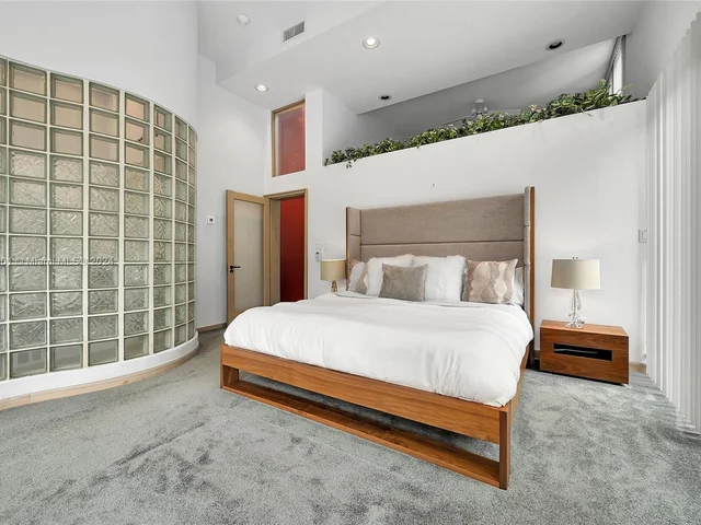 4994 Hammock Lake Dr, Coral Gables FL 33156