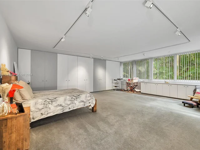 4994 Hammock Lake Dr, Coral Gables FL 33156