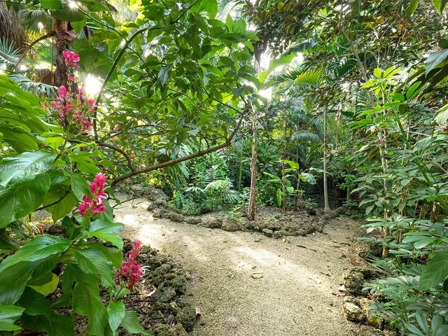 4994 Hammock Lake Dr, Coral Gables FL 33156