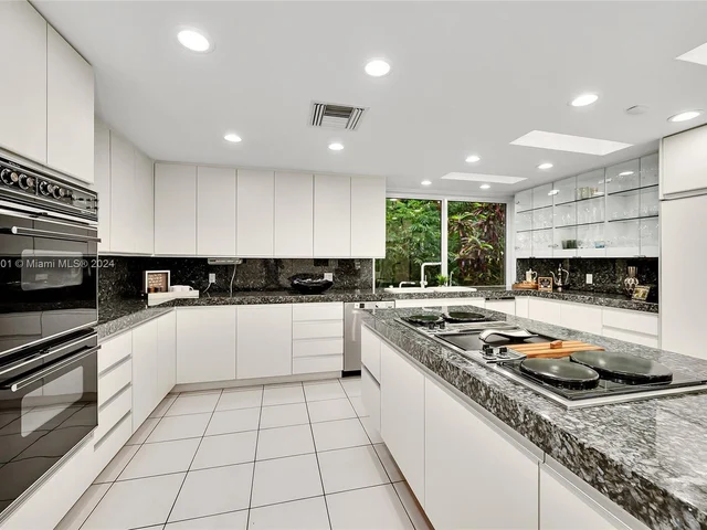 4994 Hammock Lake Dr, Coral Gables FL 33156