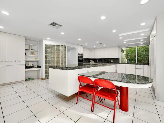 4994 Hammock Lake Dr, Coral Gables FL 33156