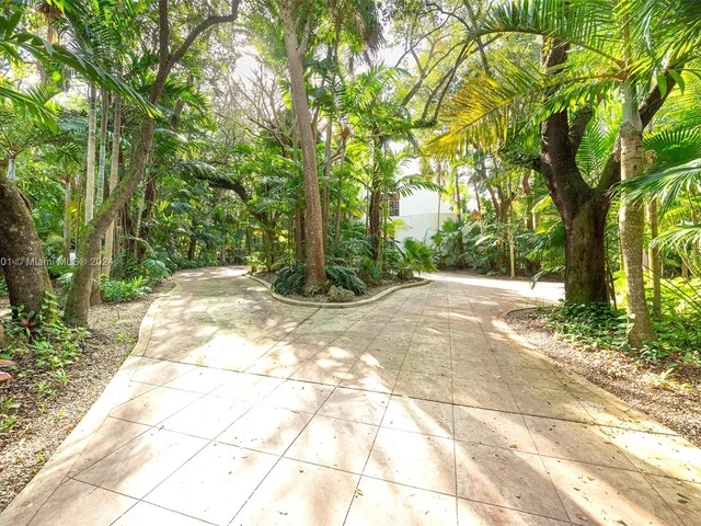 4994 Hammock Lake Dr, Coral Gables FL 33156