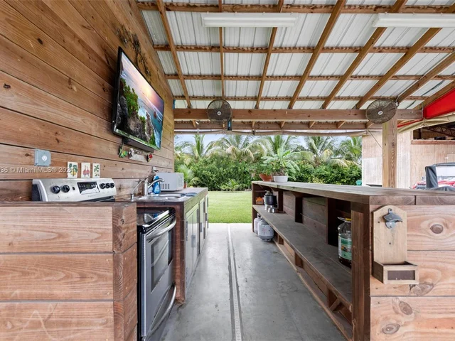 21500 SW 232nd St, Homestead FL 33031