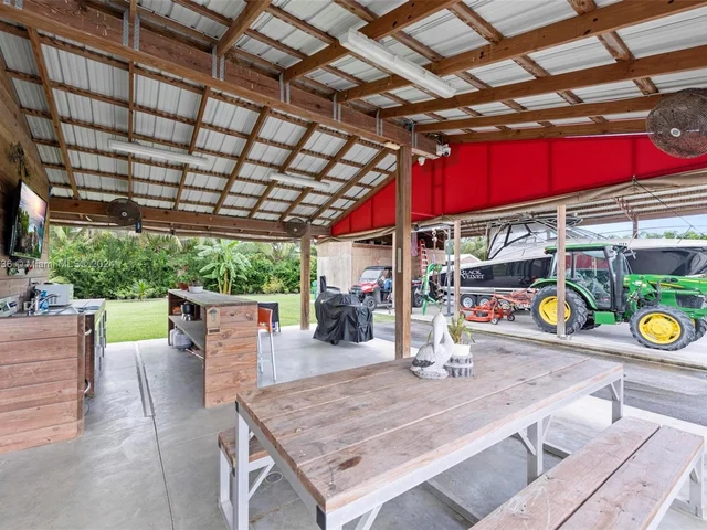 21500 SW 232nd St, Homestead FL 33031