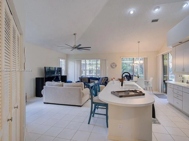 9149 Baybury Ln, West Palm Beach FL 33411