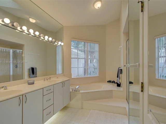 9149 Baybury Ln, West Palm Beach FL 33411