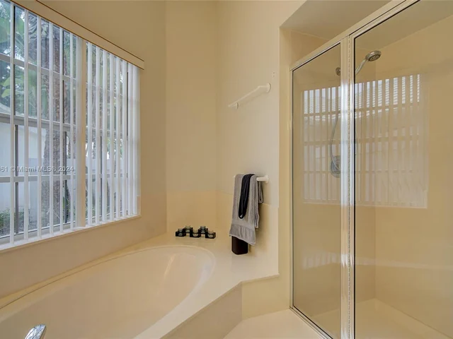 9149 Baybury Ln, West Palm Beach FL 33411