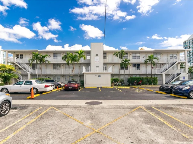 7917 West Dr # 17, North Bay Village FL 33141