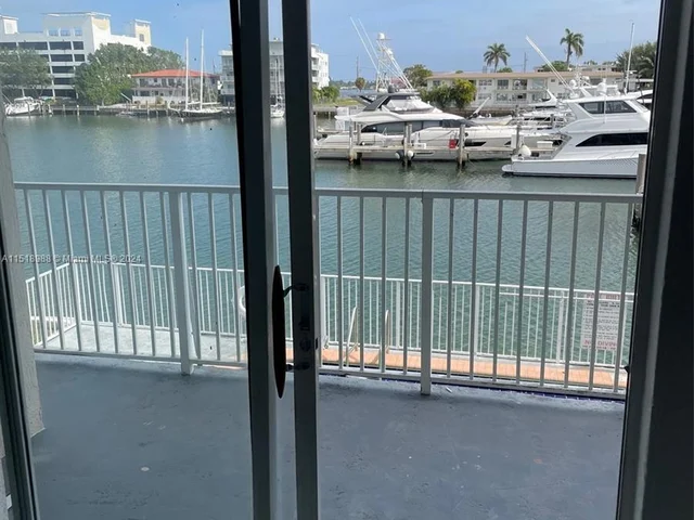 7917 West Dr # 17, North Bay Village FL 33141