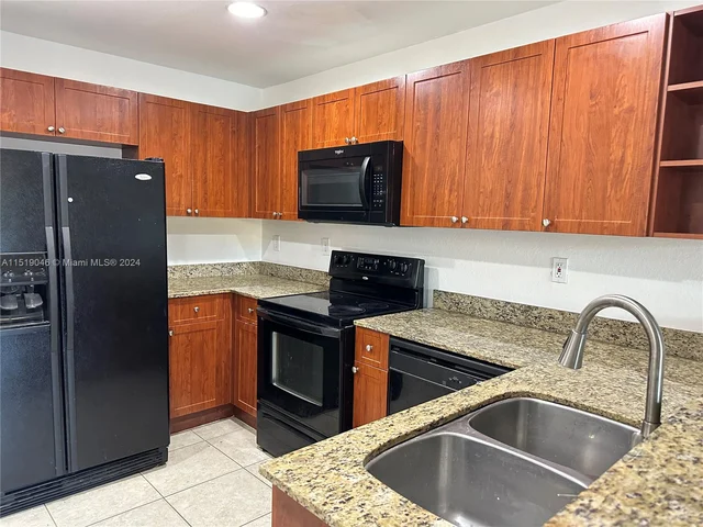 8900 NW 107th Ct # 3, Doral FL 33178