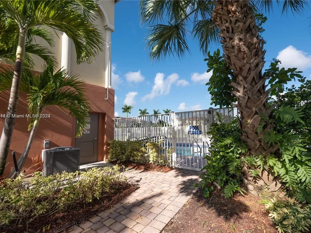 8900 NW 107th Ct # 3, Doral FL 33178