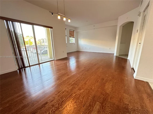 8900 NW 107th Ct # 3, Doral FL 33178