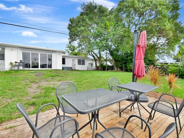 930 Little River Dr, Miami FL 33150
