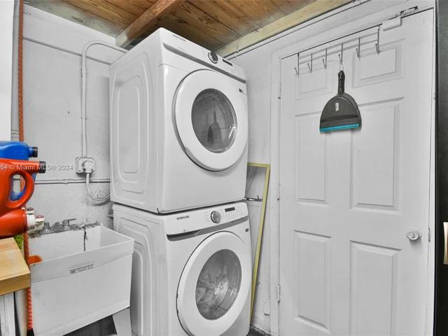 930 Little River Dr, Miami FL 33150