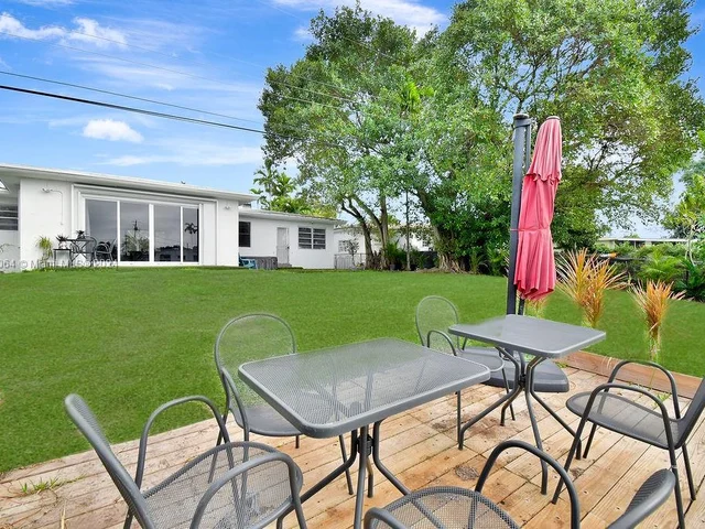 930 Little River Dr, Miami FL 33150