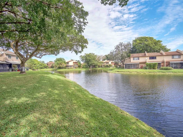 1245 SUSSEX DR, Fort Lauderdale FL 33068