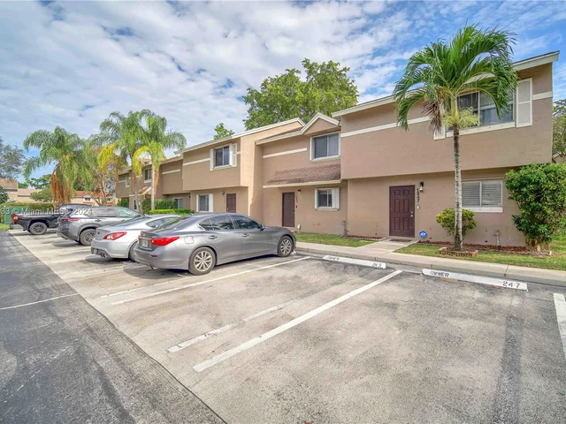 1245 SUSSEX DR, Fort Lauderdale FL 33068