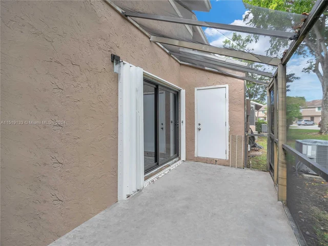 1245 SUSSEX DR, Fort Lauderdale FL 33068