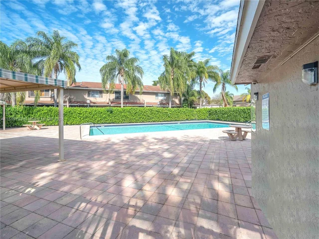 1245 SUSSEX DR, Fort Lauderdale FL 33068