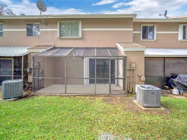 1245 SUSSEX DR, Fort Lauderdale FL 33068