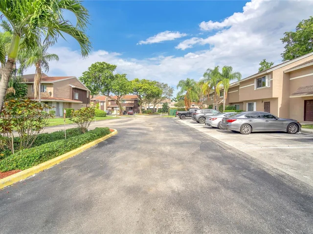 1245 SUSSEX DR, Fort Lauderdale FL 33068