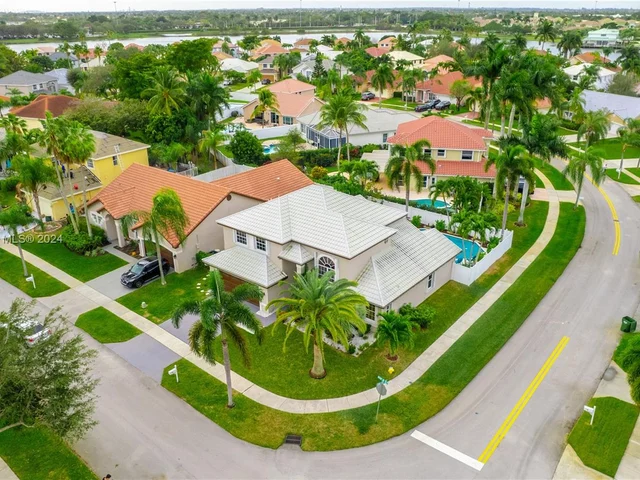 17506 NW 8th St, Pembroke Pines FL 33029