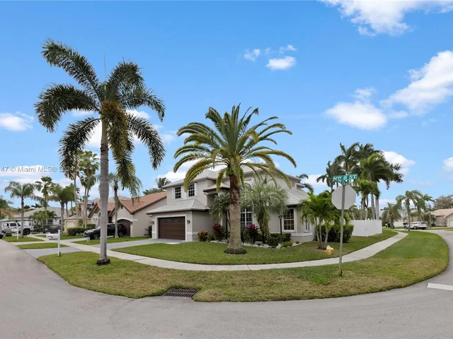 17506 NW 8th St, Pembroke Pines FL 33029