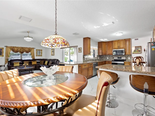 17506 NW 8th St, Pembroke Pines FL 33029