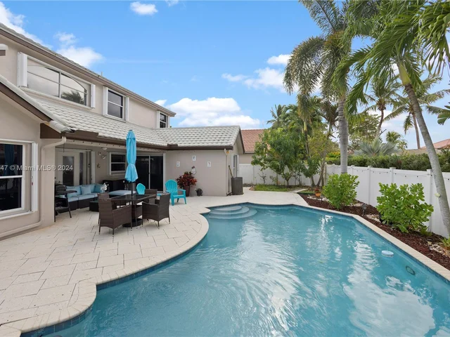 17506 NW 8th St, Pembroke Pines FL 33029