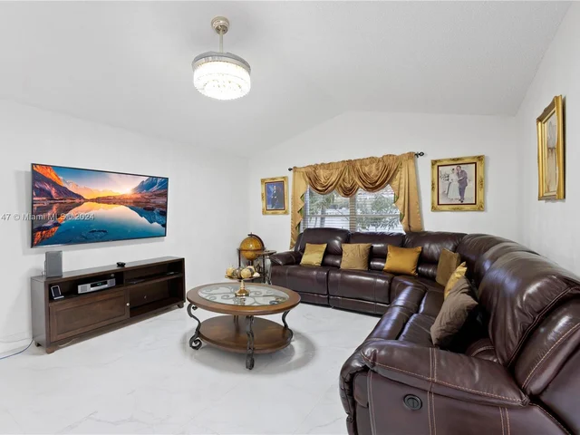 17506 NW 8th St, Pembroke Pines FL 33029