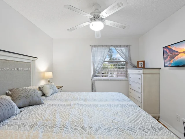 17506 NW 8th St, Pembroke Pines FL 33029