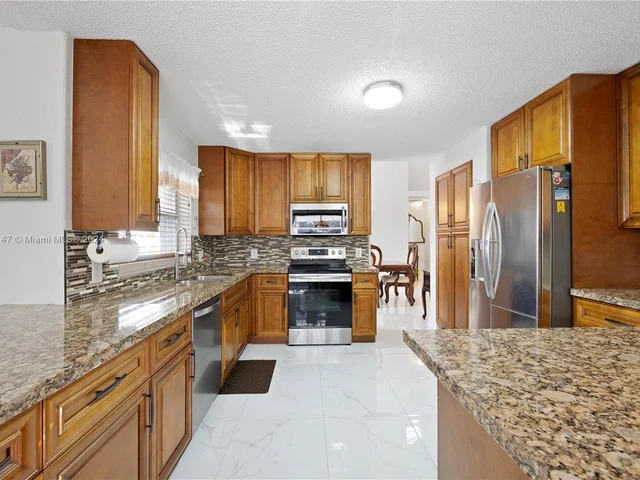 17506 NW 8th St, Pembroke Pines FL 33029