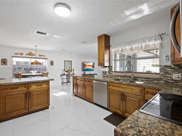 17506 NW 8th St, Pembroke Pines FL 33029