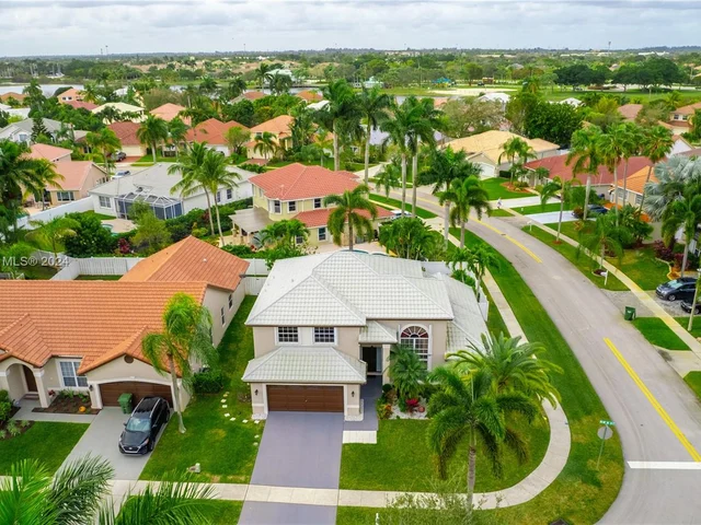 17506 NW 8th St, Pembroke Pines FL 33029