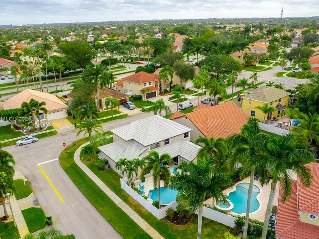 17506 NW 8th St, Pembroke Pines FL 33029