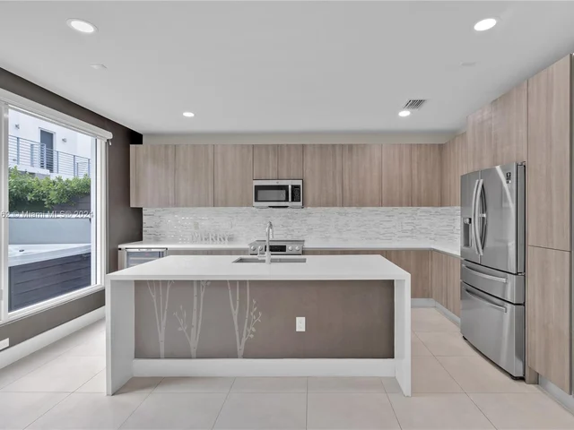 6830 NW 103rd Ave # 6830, Doral FL 33178