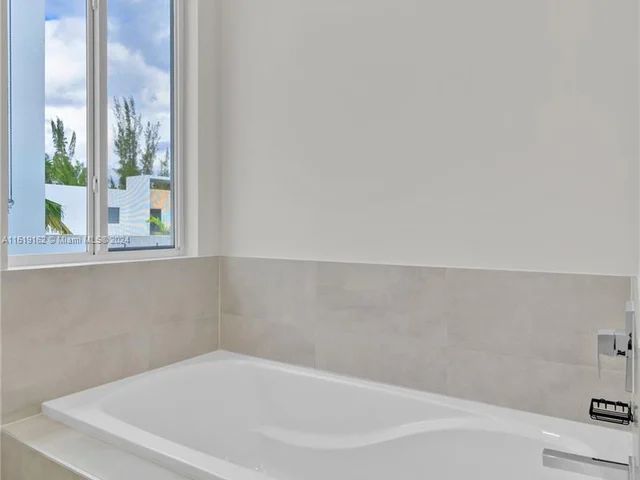 6830 NW 103rd Ave # 6830, Doral FL 33178