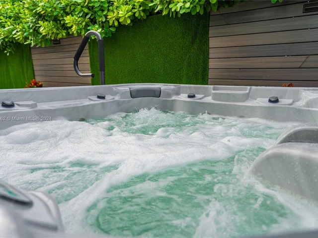 6830 NW 103rd Ave # 6830, Doral FL 33178