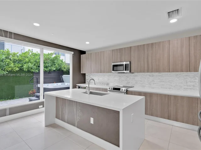 6830 NW 103rd Ave # 6830, Doral FL 33178