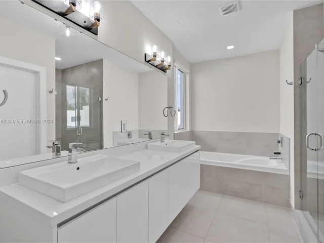 6830 NW 103rd Ave # 6830, Doral FL 33178