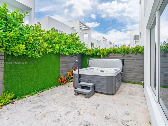 6830 NW 103rd Ave # 6830, Doral FL 33178