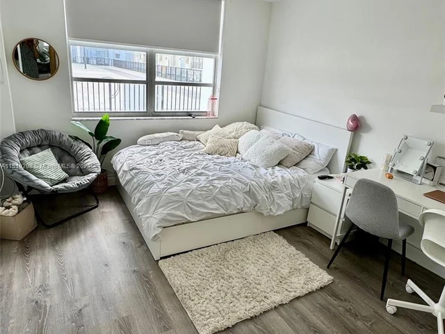 2780 NE 183rd St # 302, Aventura FL 33160