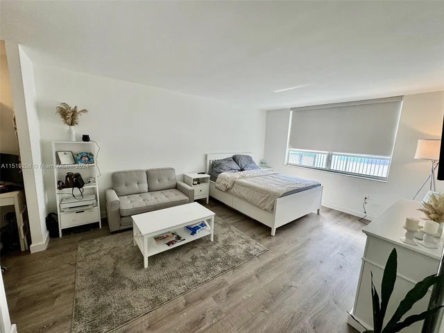 2780 NE 183rd St # 302, Aventura FL 33160