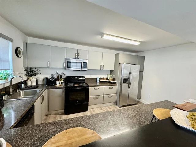 2780 NE 183rd St # 302, Aventura FL 33160